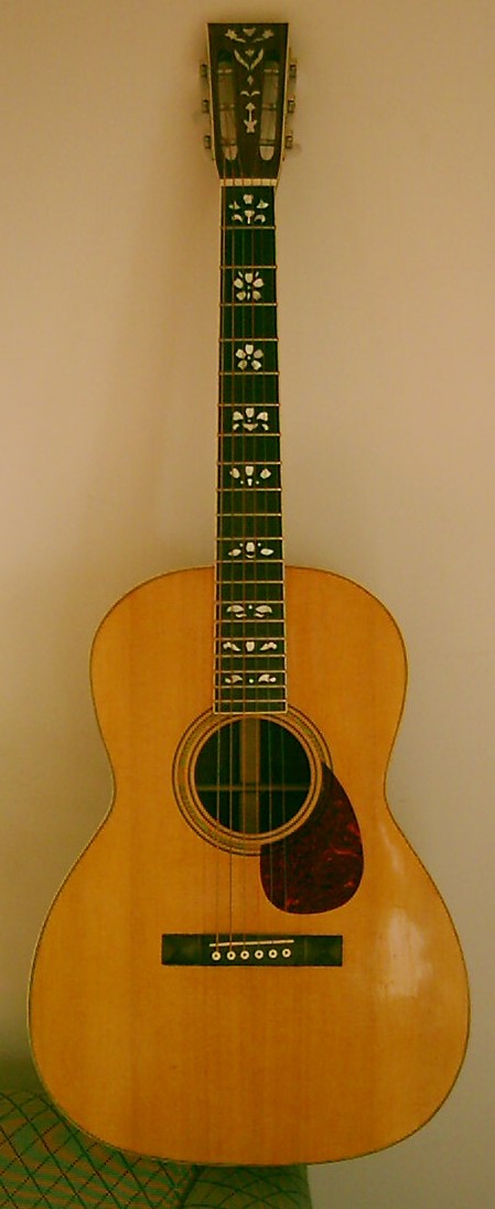 Les guitares d'un luthier aussi amateur que passionné ... 000-12-1