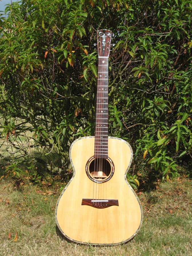Les guitares d'un luthier aussi amateur que passionné ... 29072009%20001