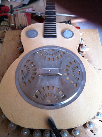 Les guitares d'un luthier aussi amateur que passionné ... - Page 5 Reso%20018