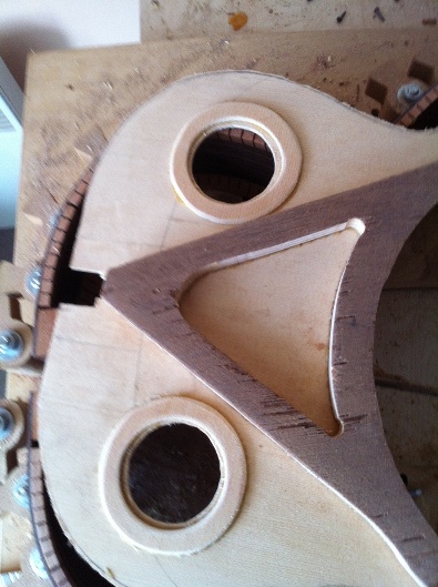 Les guitares d'un luthier aussi amateur que passionné ... - Page 5 Reso%20024